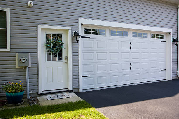 24/7 Emergency Garage Door Panel Replacement experts in Vilonia, AR